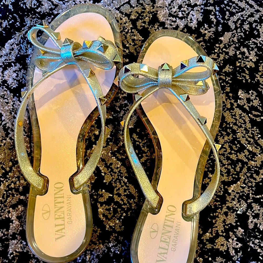 Valentino garavani rockstud slipper 37 fits like 7 US